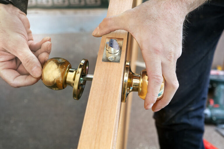 install interior door, joiner mount knob with lock, hand close u