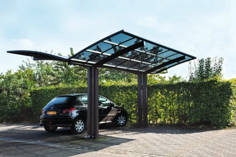Carport robuste pour camping-cars et fourgons : protection optimale contre les intempéries